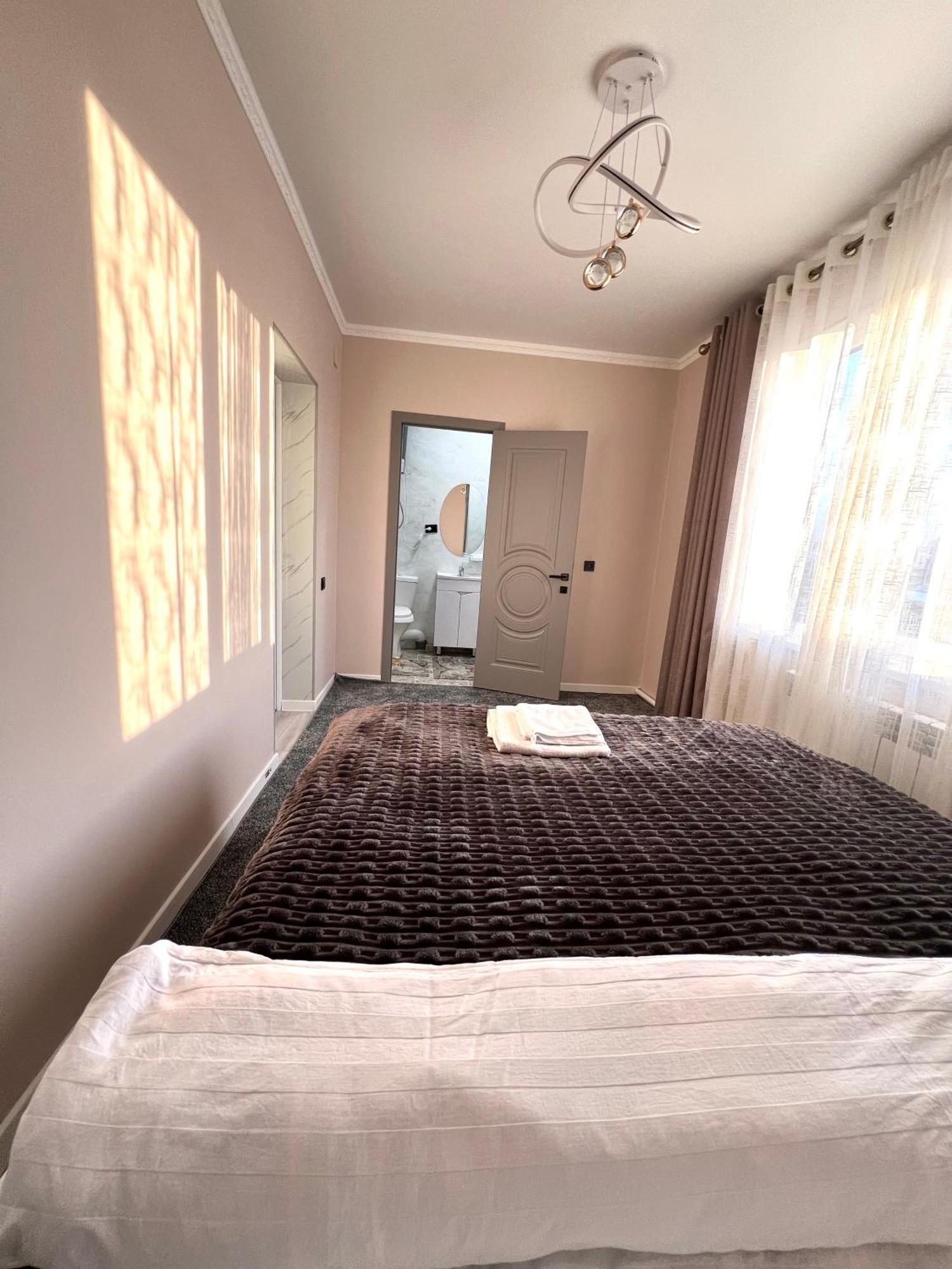 Maral Guesthouse Karakol Rum bild